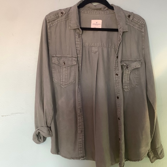 American Eagle Outfitters Tops - ⭐️ 3/$20 American Eagle | Army Green Medium Button Up Top